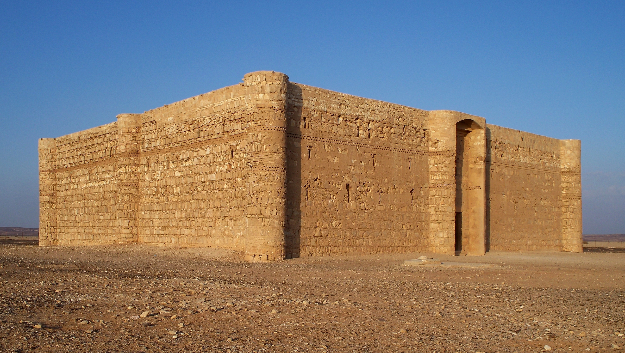 Qasr Kharana: a perfectly square Umayyad caravan-meeting-house in the eastern desert